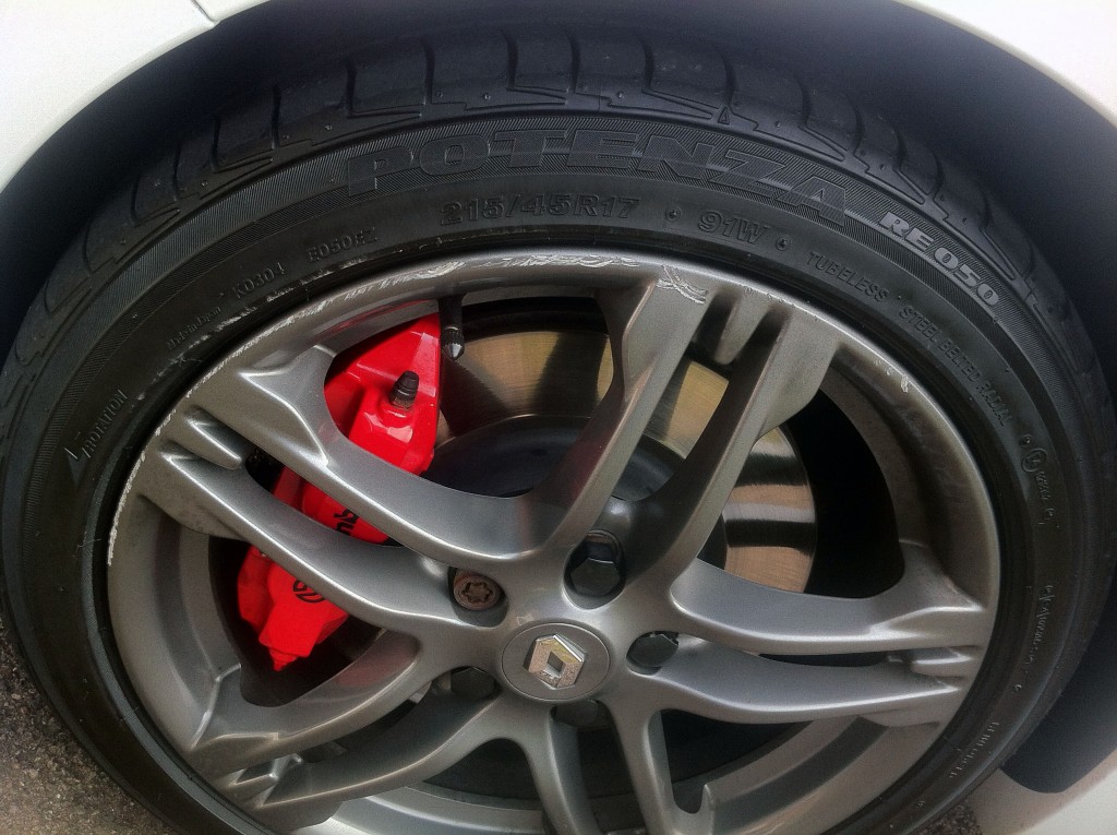 alloy-wheel-kerb-damage